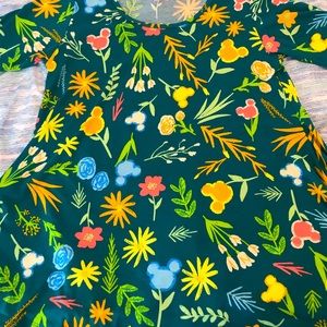 EUC LulaRoe Perfect Tee?